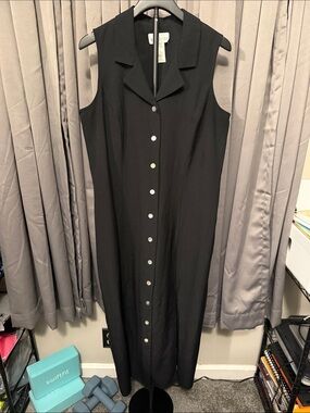 Sleeveless Black Button-Front Maxi Dress with Notch Collar